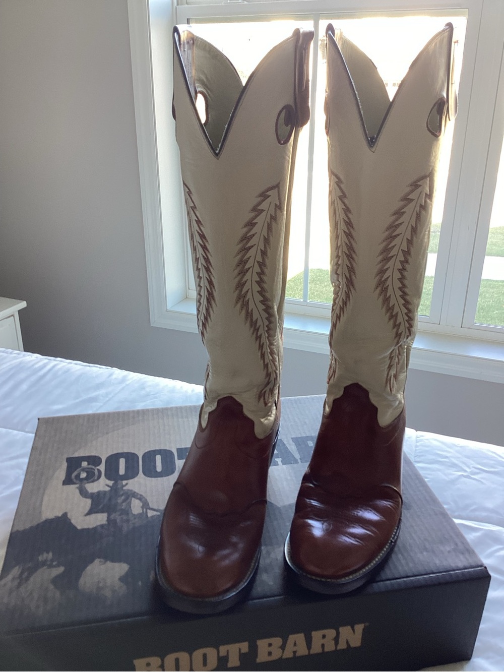 Olathe 10D Model#6906 Rich Carmel Brown & 17” Tall Cream Leather Upper Buckaroos - Picture 10 of 12
